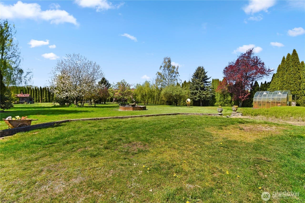 Backyard in farmland country with Wild West theme Photo 2