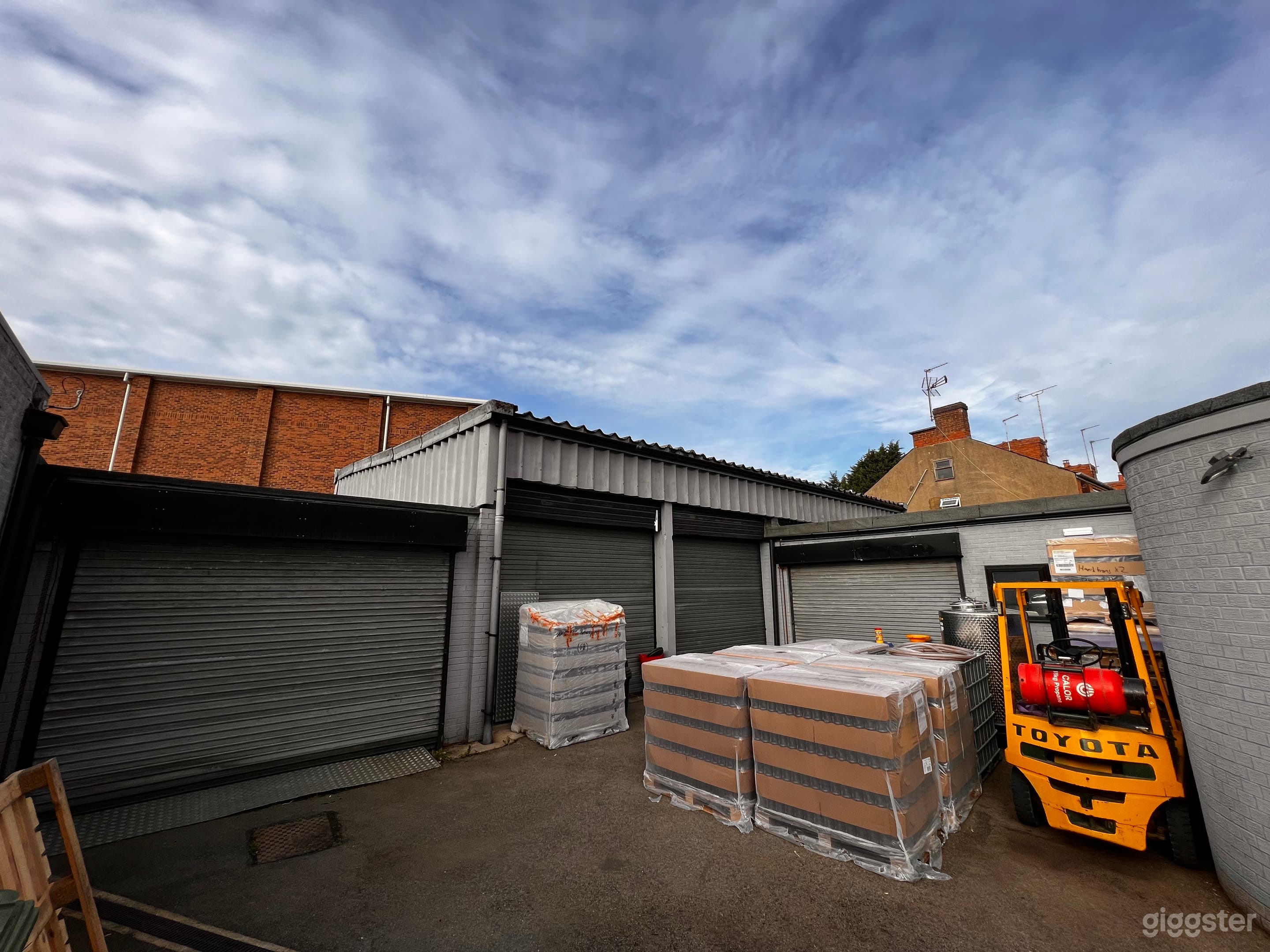 Courtyard (usually empty)