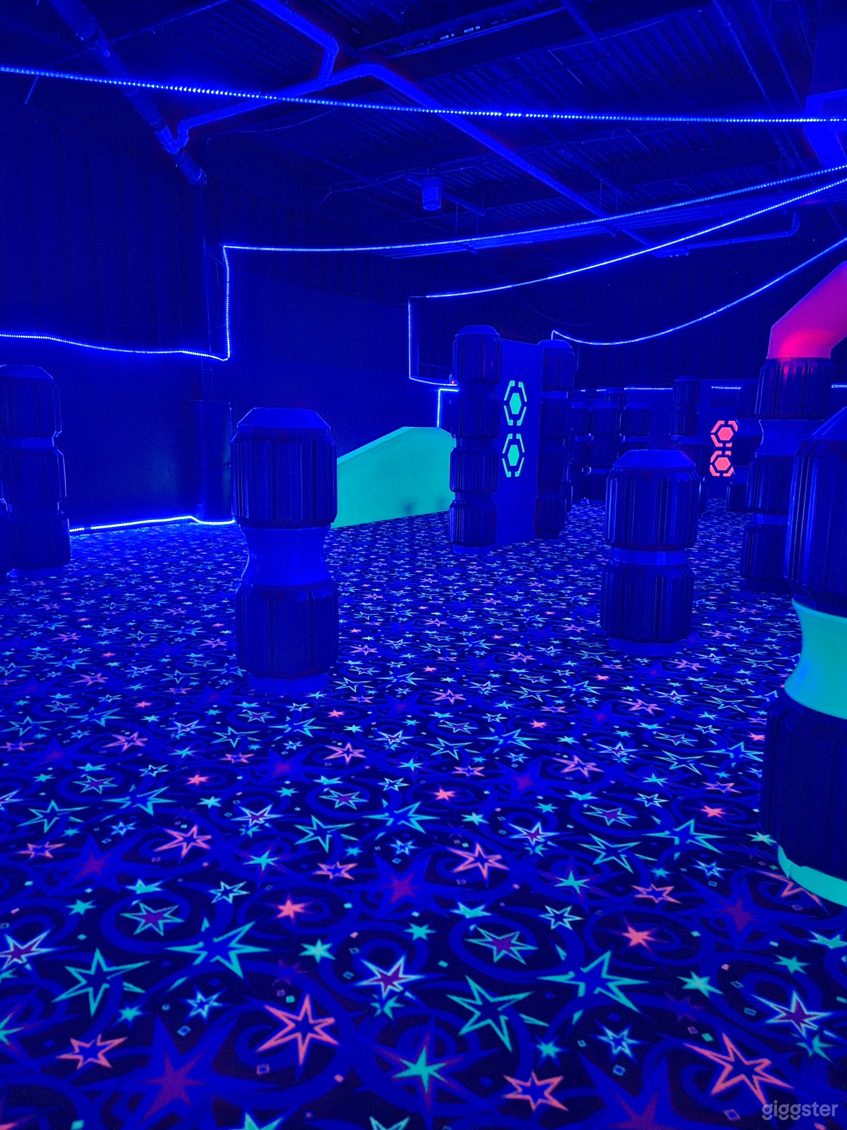 Glow-in-the-dark Laser Tag Arena Photo 3