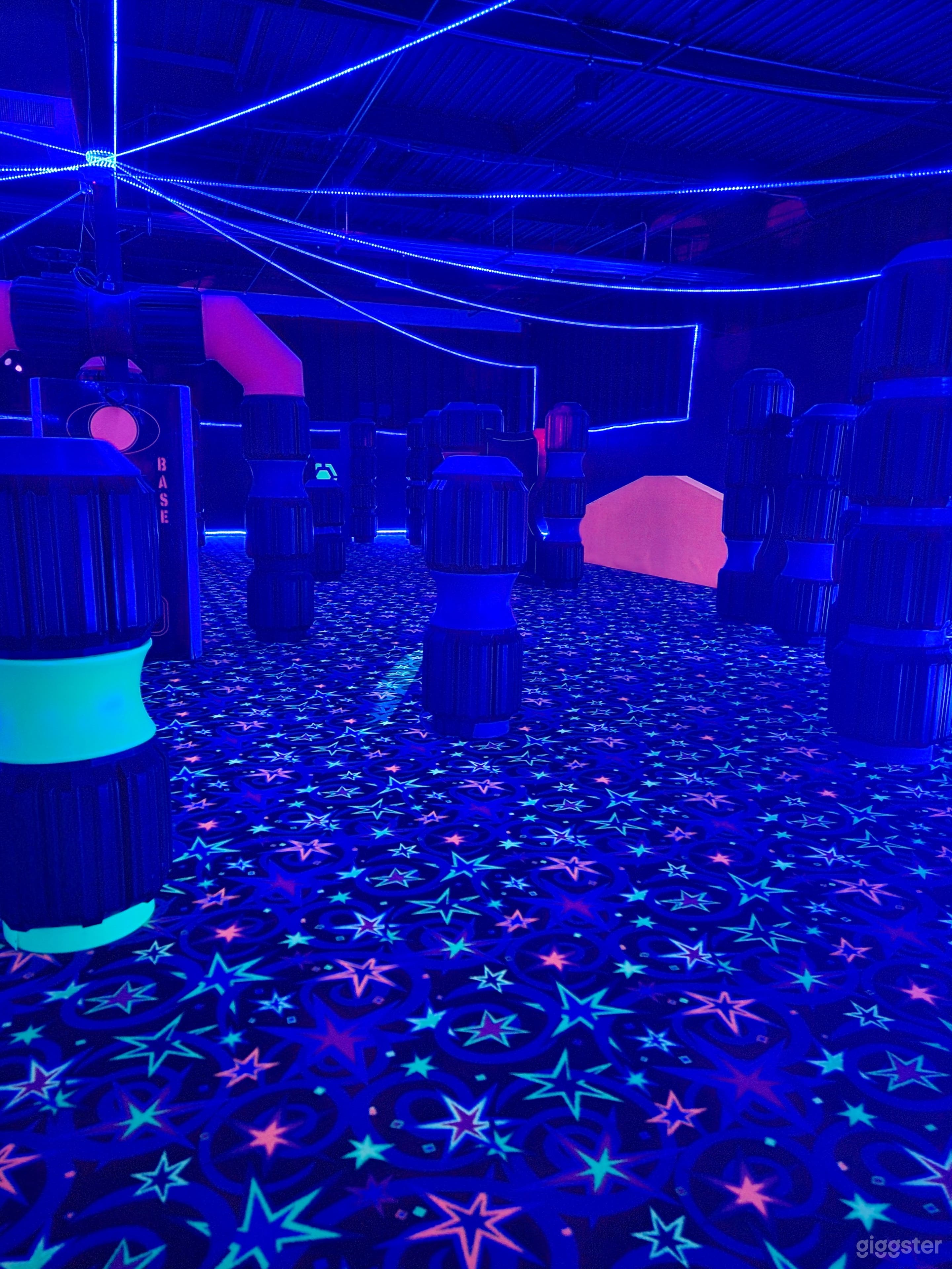 Glow-in-the-dark Laser Tag Arena Photo 4