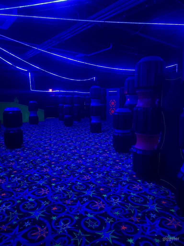 Glow-in-the-dark Laser Tag Arena 