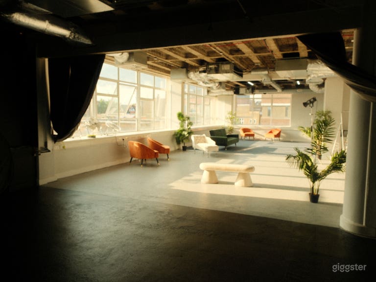  Bright 2300 sq ft Studio - Photo, Film, Music, Events 