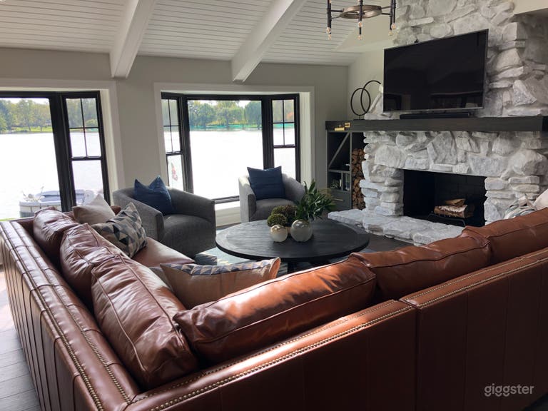  Family room view of lake 