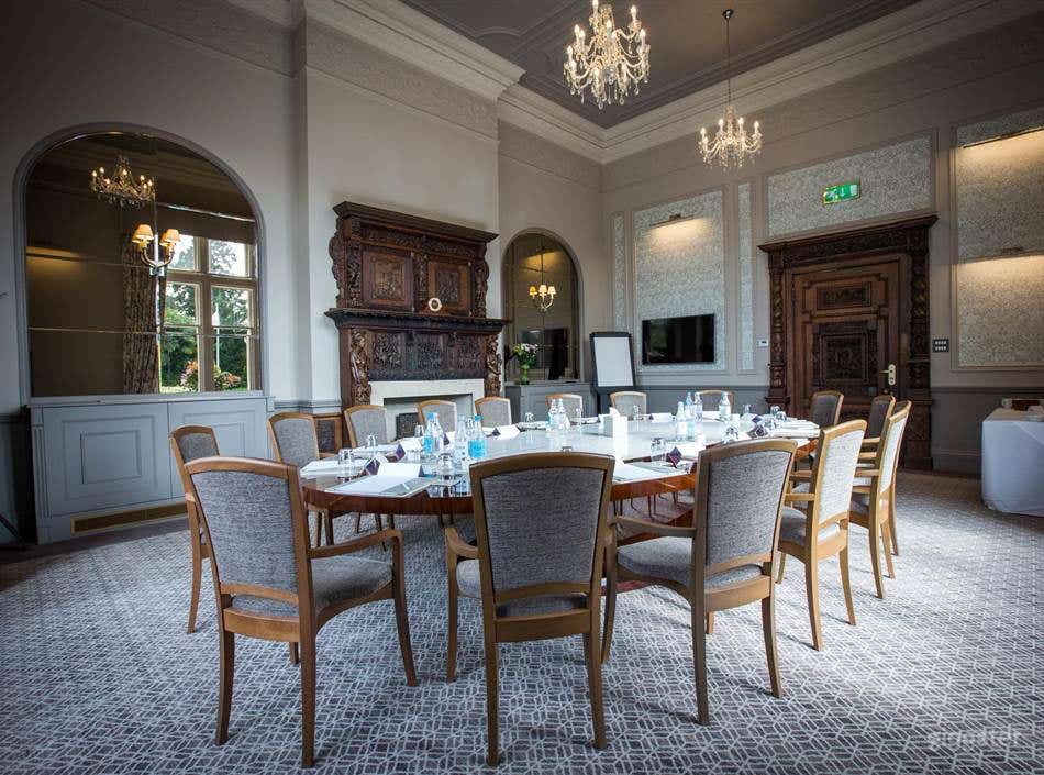 LYNDHURST ROOM Photo 2