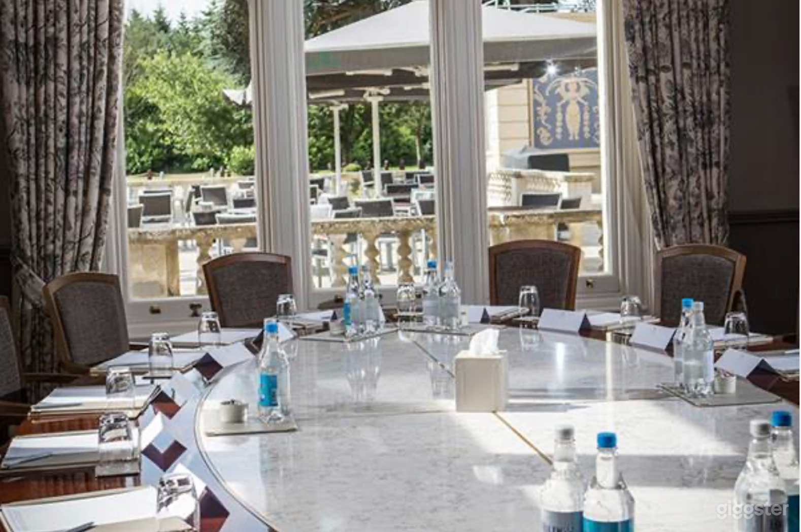 LYNDHURST ROOM Photo 3