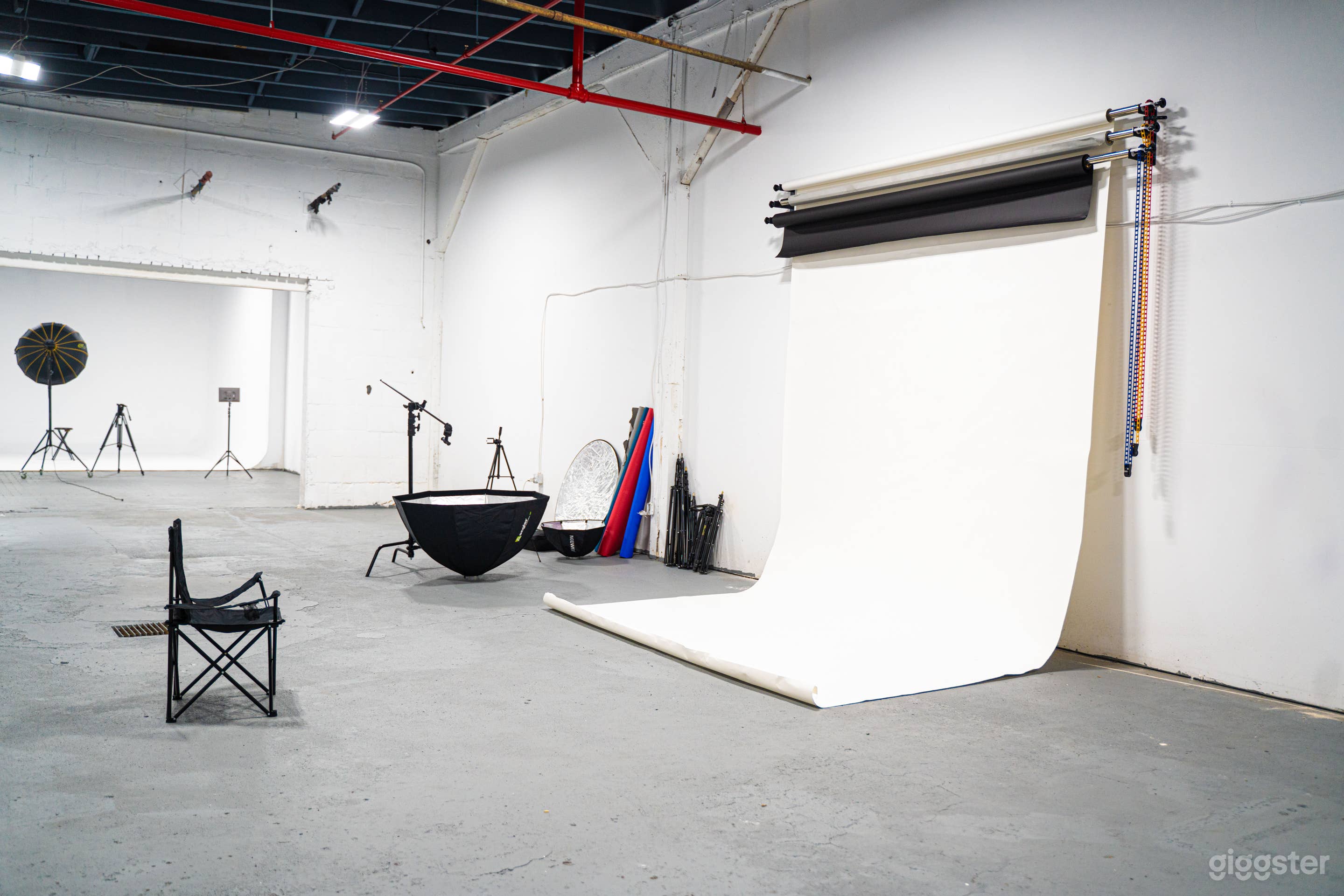 Photography Studio with Cyclorama Wall Photo 1