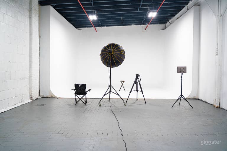  Photography Studio with Cyclorama Wall 