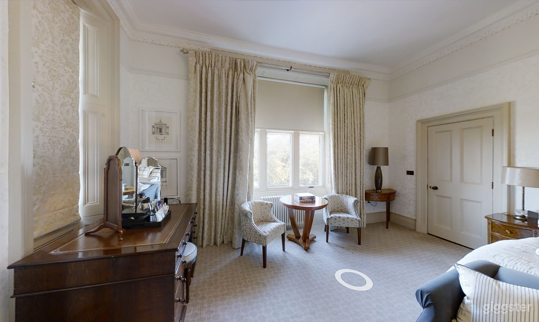 Buzzard Room  Photo 2