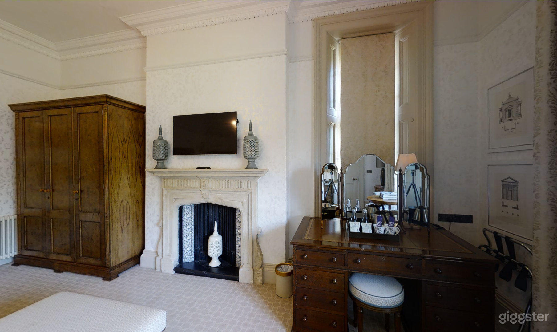 Buzzard Room  Photo 3