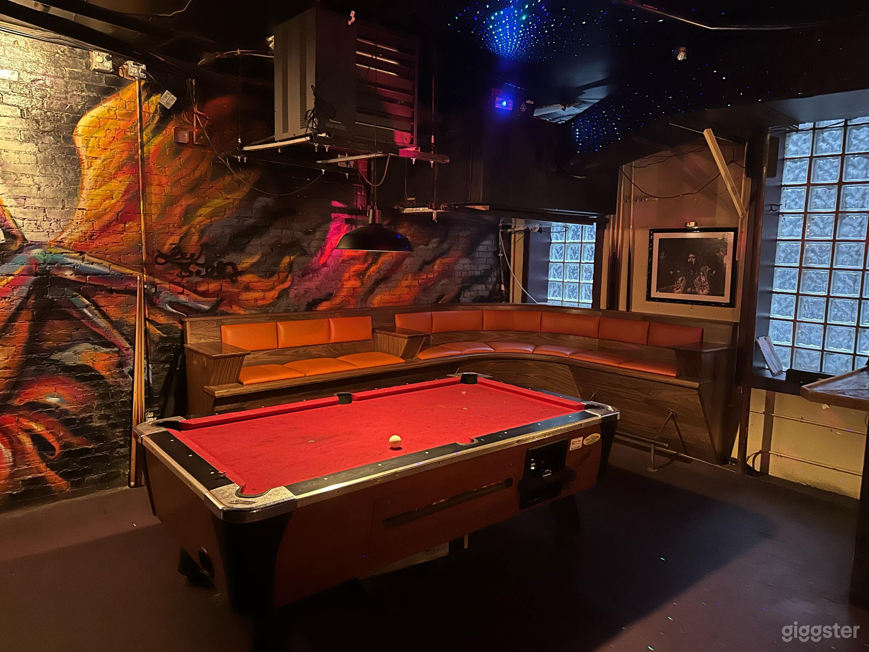 Side Room at Phoenix Bar Photo 4