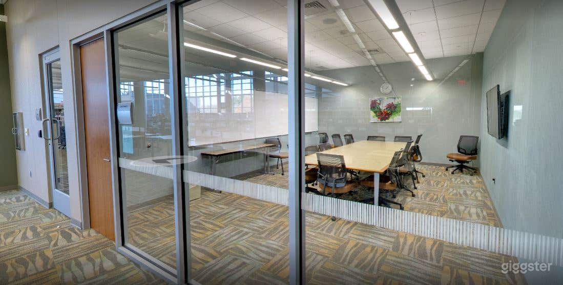 Well-kept Library Conference Room in Baton Rouge Photo 1