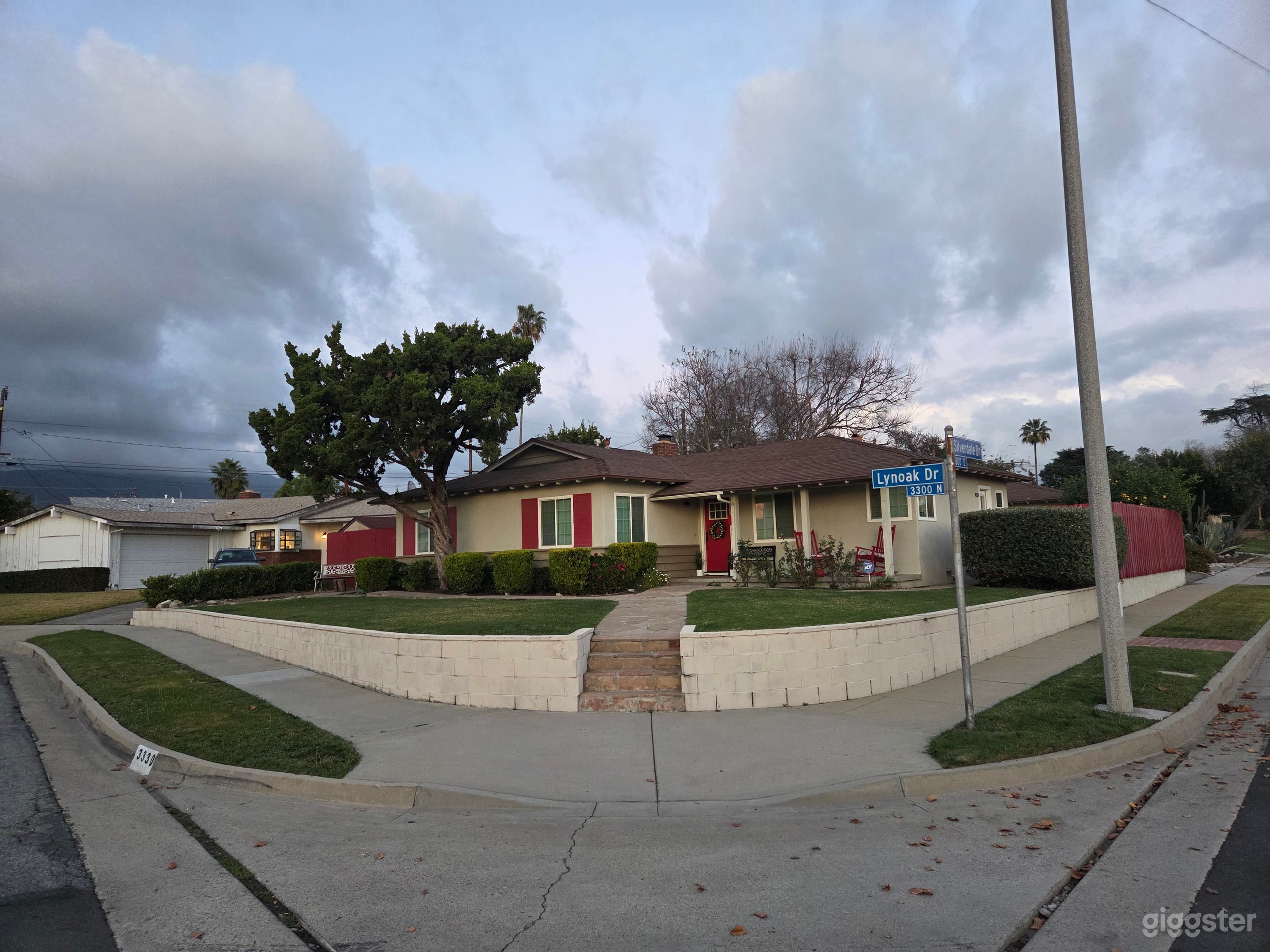 Suburban corner raised house on cul-de-sac large windows Photo 3