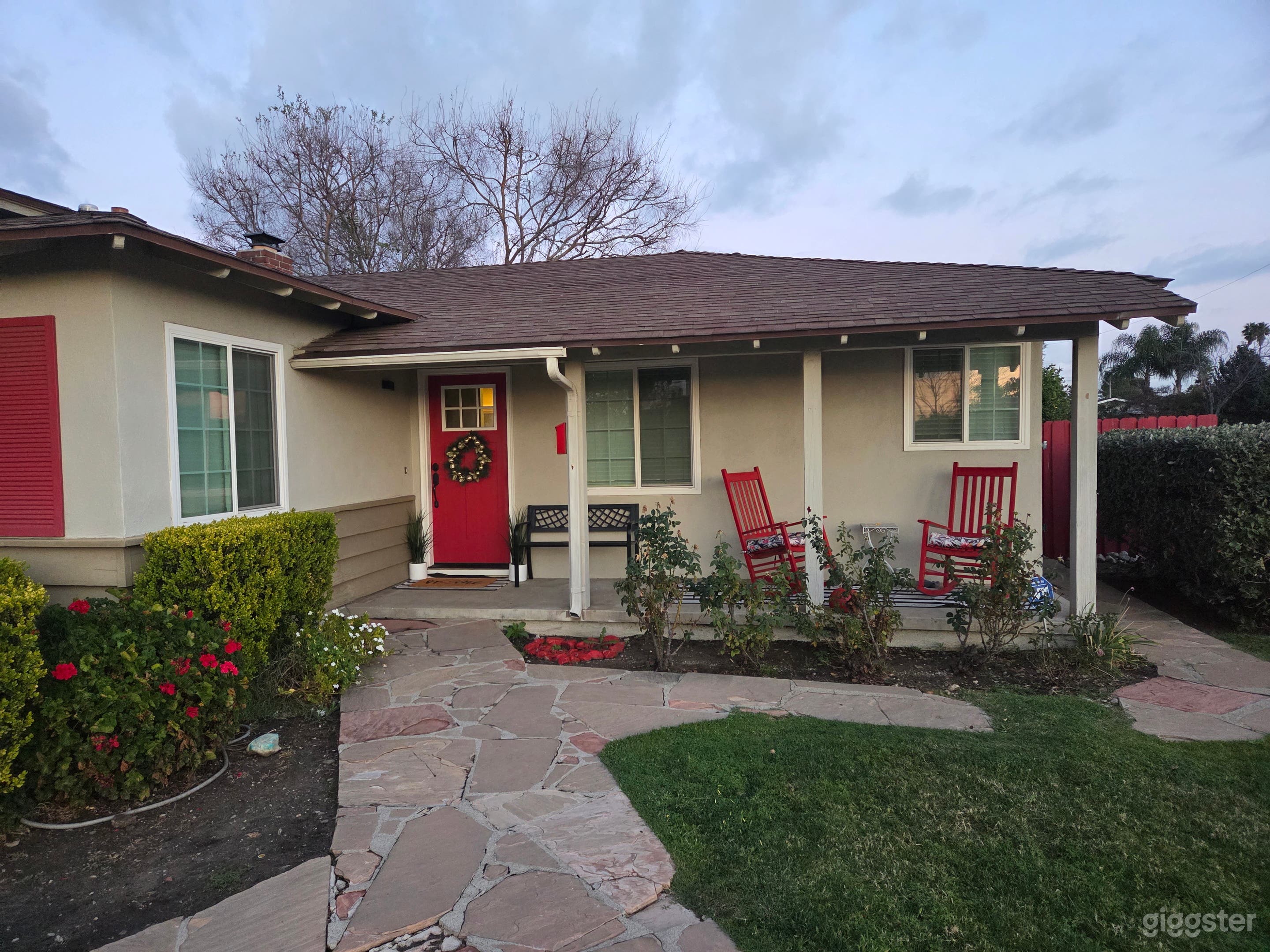 Suburban corner raised house on cul-de-sac large windows Photo 4