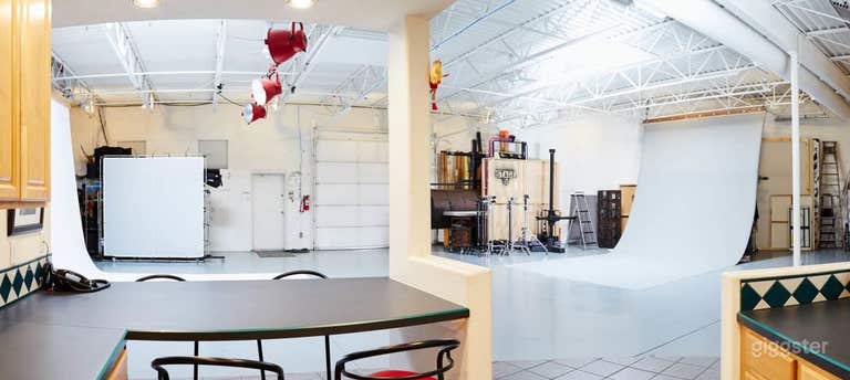  Wide/Bright Photo/Video Studio & Workshop Space  