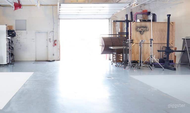 Wide/Bright Photo/Video Studio & Workshop Space  