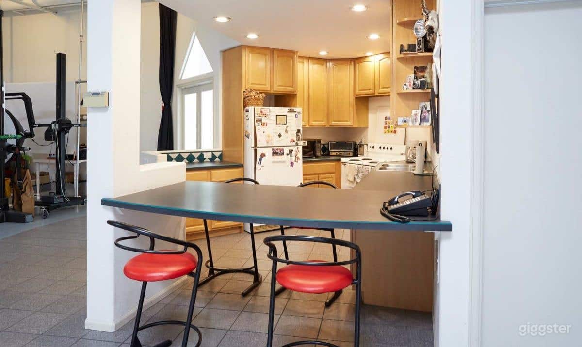 Wide/Bright Photo/Video Studio &amp; Workshop Space  Photo 3