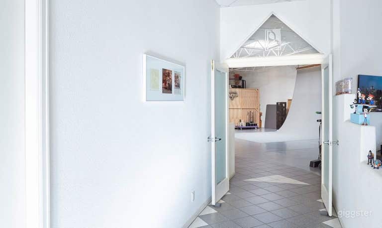  Wide/Bright Photo/Video Studio & Workshop Space  