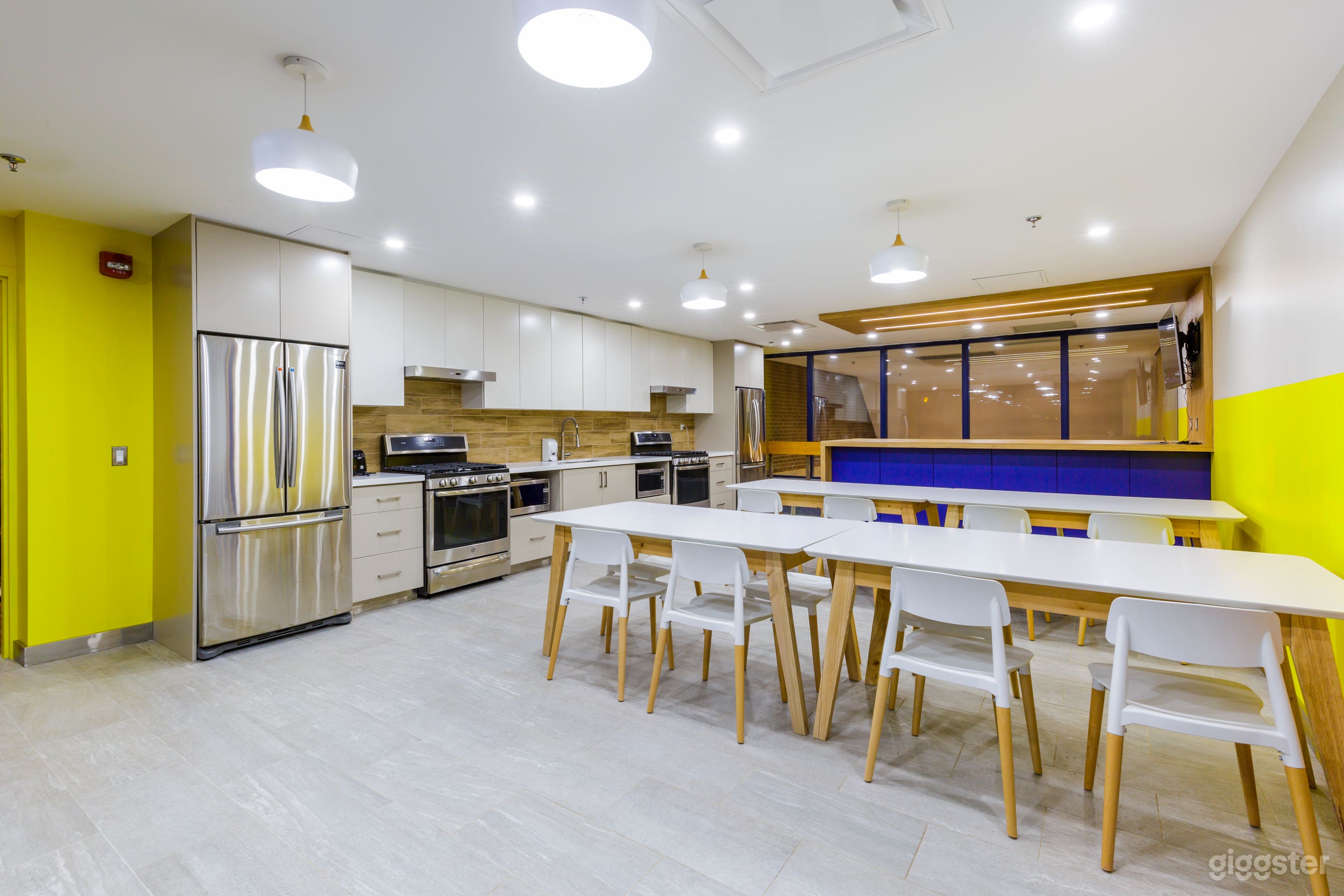 Modern &amp; Vibrant Academic School in Toronto Photo 2