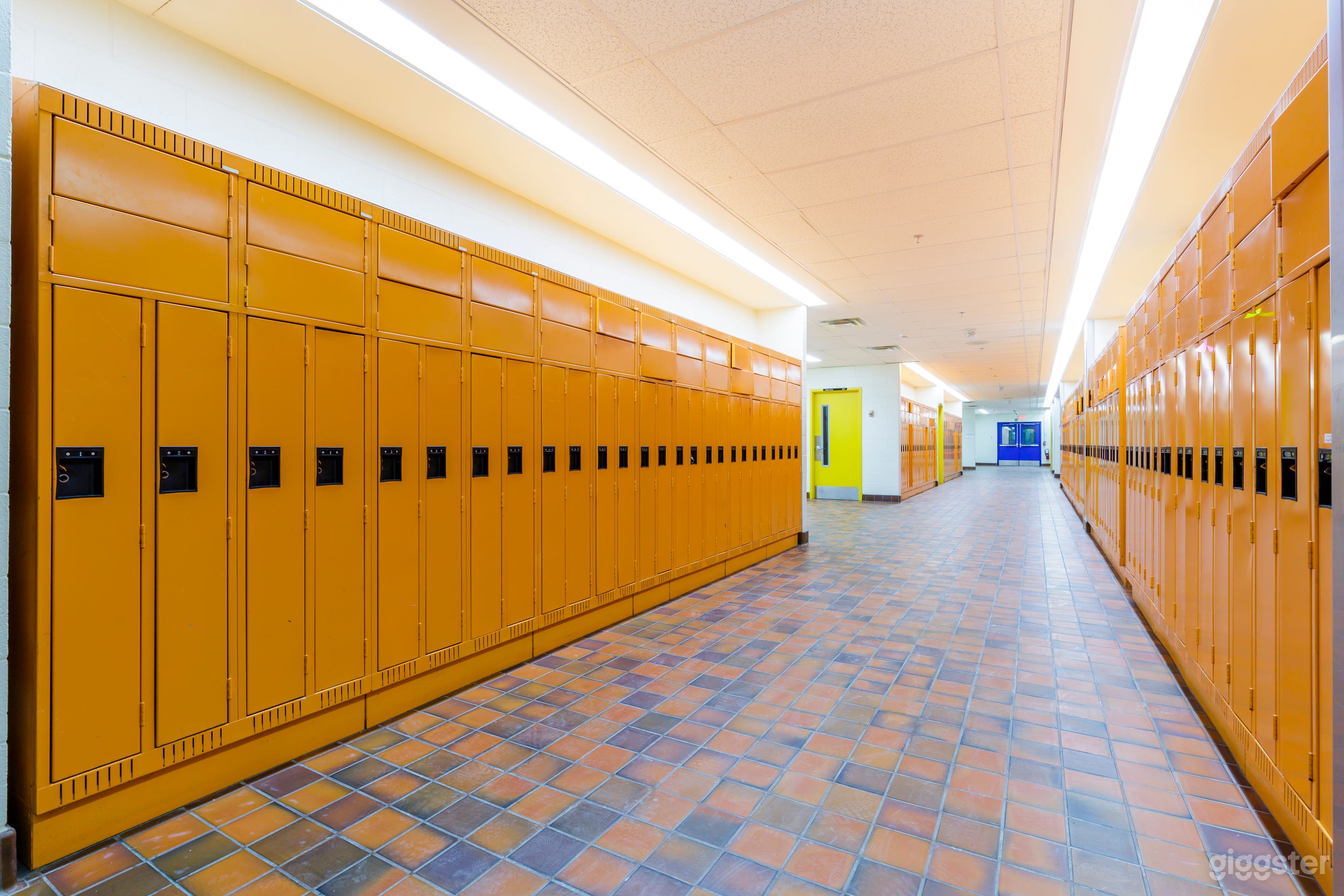 Modern &amp; Vibrant Academic School in Toronto Photo 1