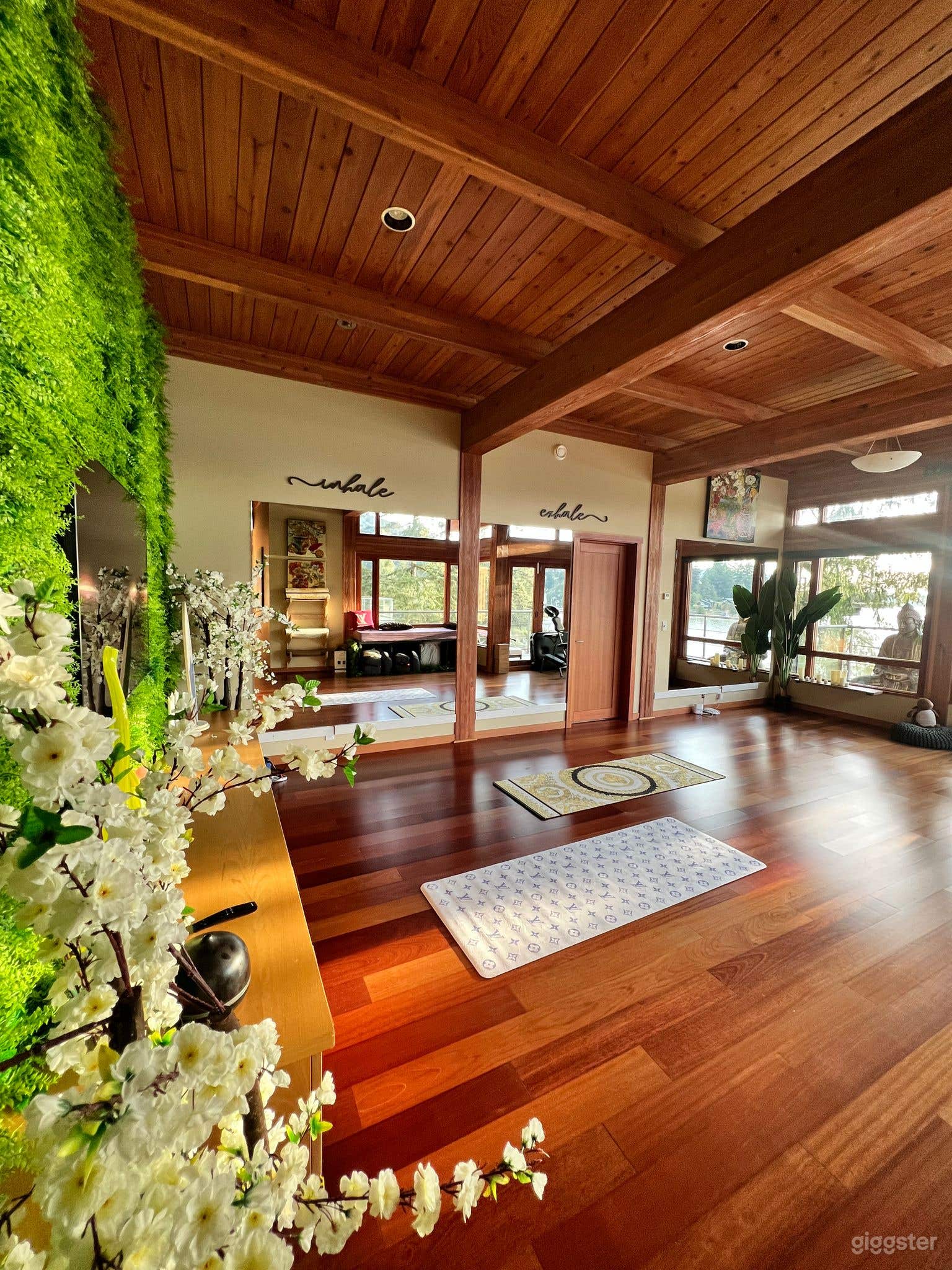 West Coast waterfront estate Photo 2