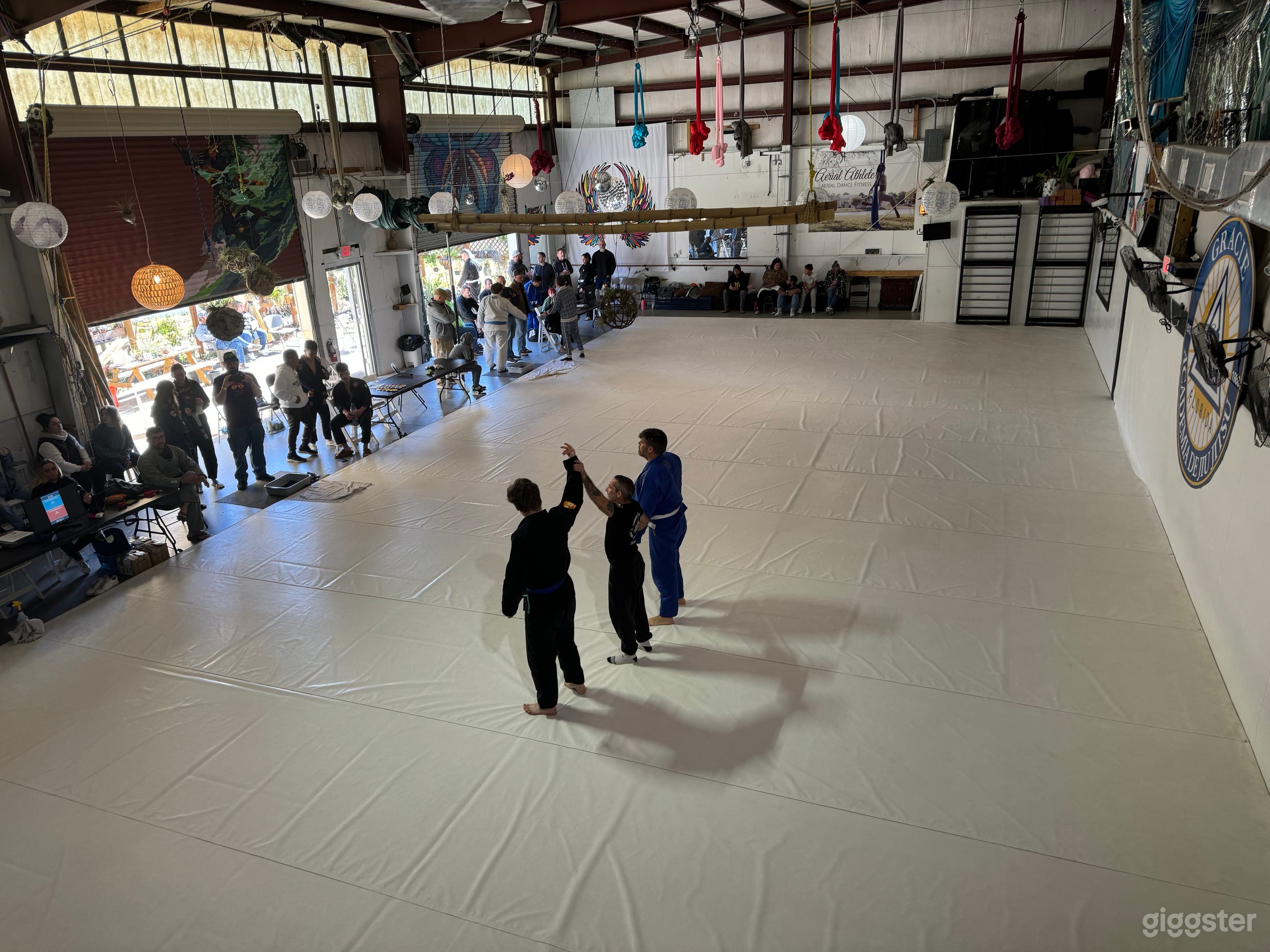 Superbly designed amazing warehouse, climate controlled! Photo 1