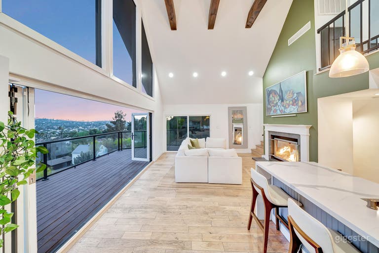  Luxury Hillside Manor w/ Sprawling Highland Views 