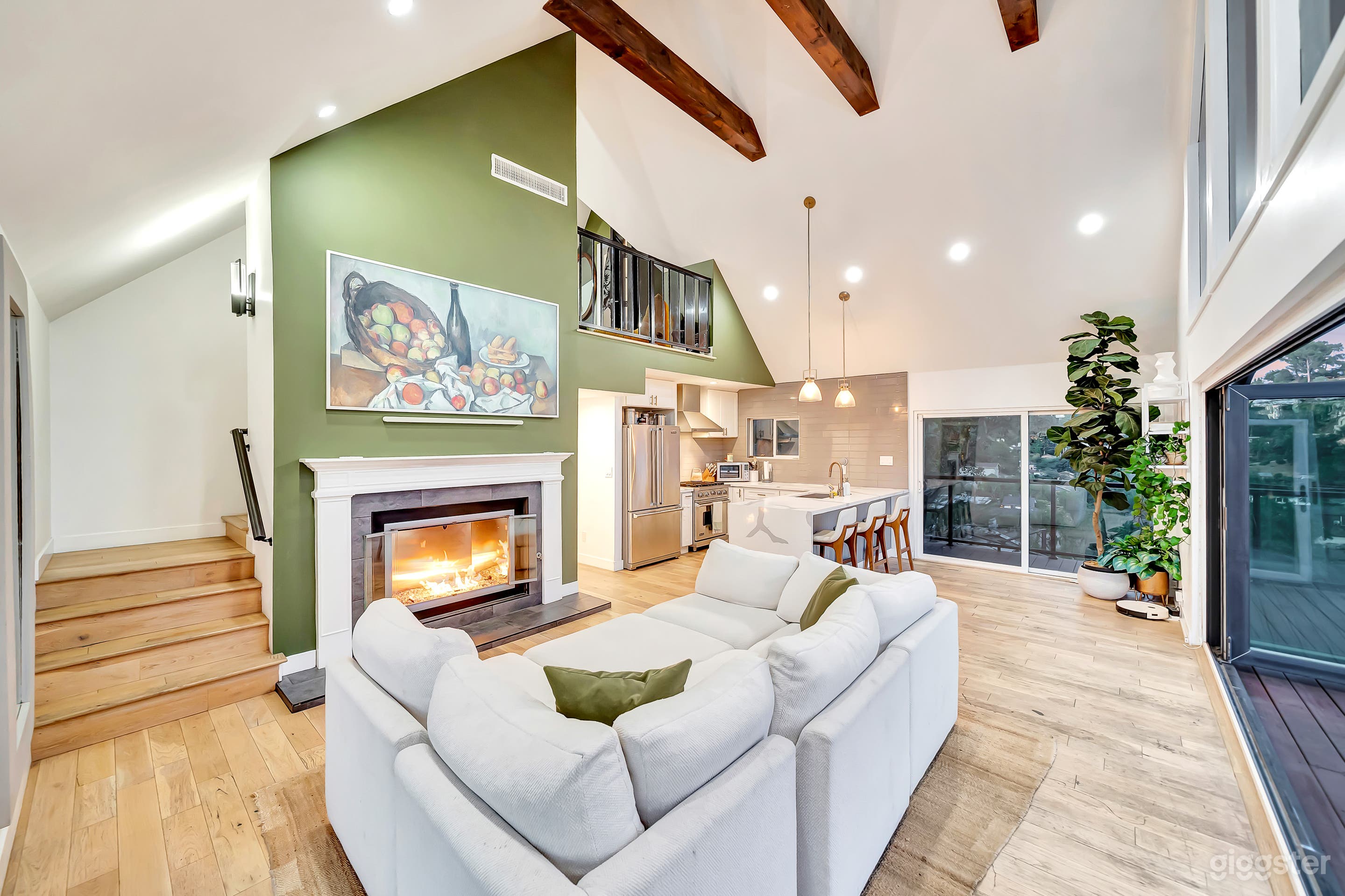 Luxury Hillside Manor w/ Sprawling Highland Views Photo 3