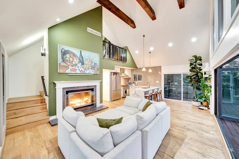  Luxury Hillside Manor w/ Sprawling Highland Views 