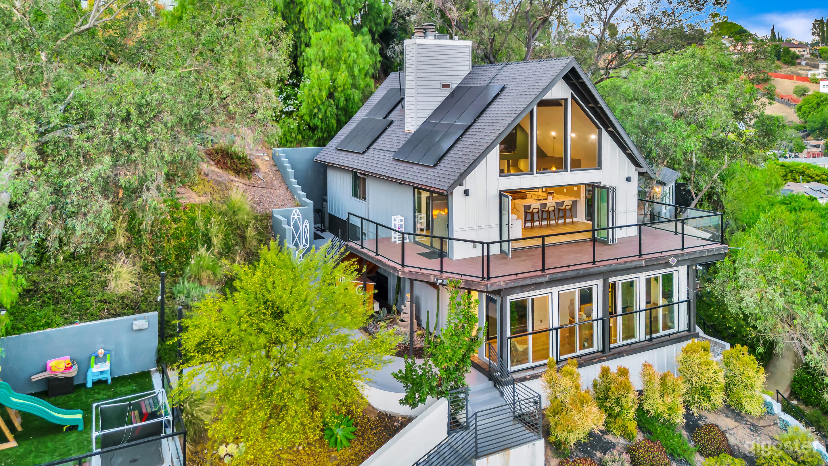 Luxury Hillside Manor w/ Sprawling Highland Views Photo 1