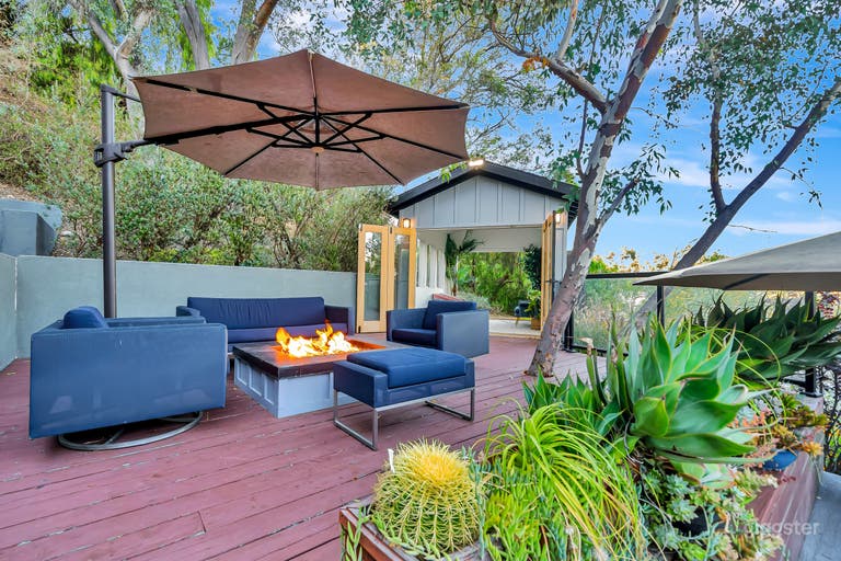  Luxury Hillside Manor w/ Sprawling Highland Views 