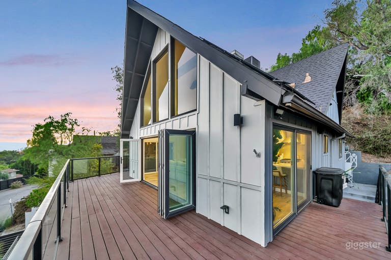  Luxury Hillside Manor w/ Sprawling Highland Views 