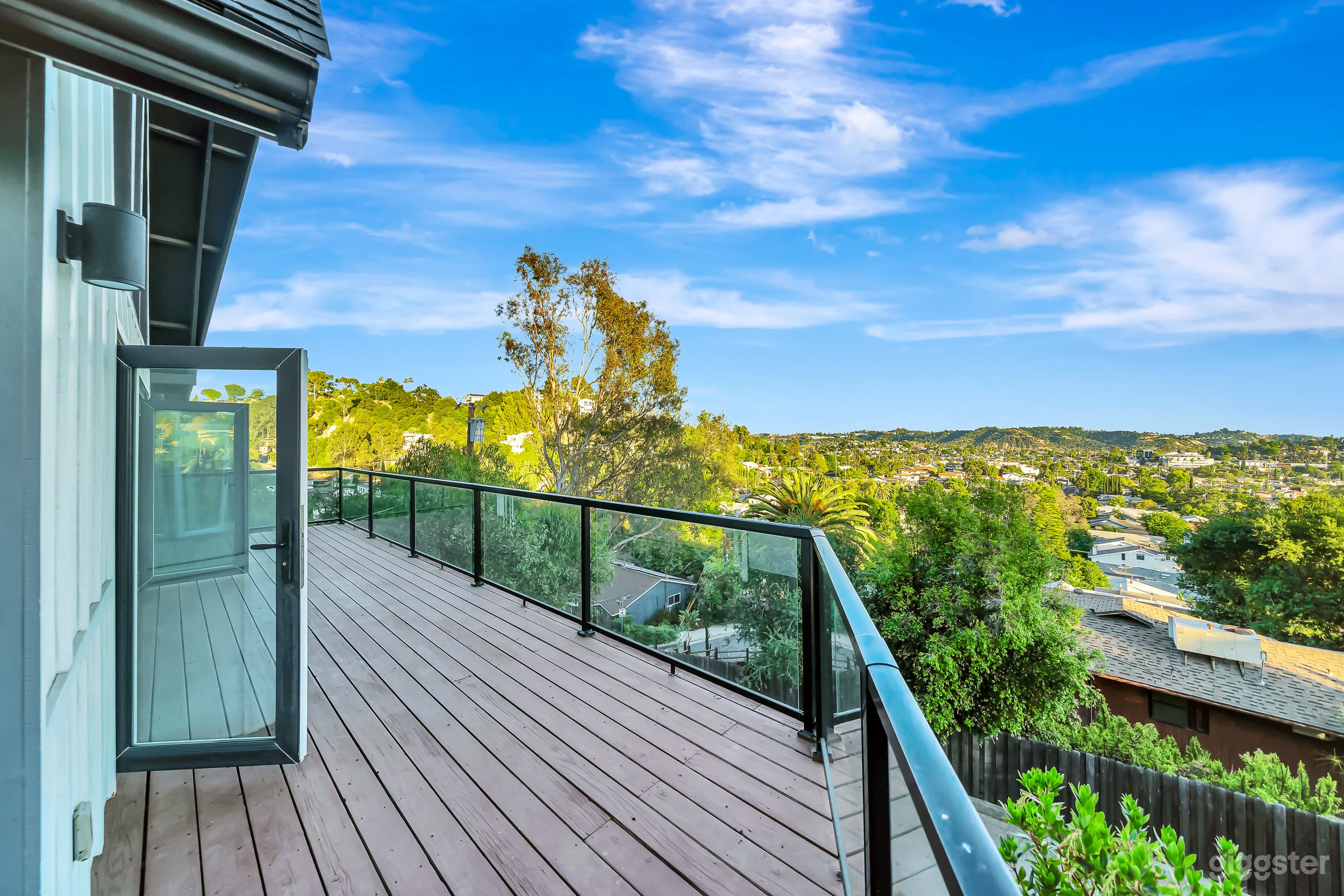 Luxury Hillside Manor w/ Sprawling Highland Views Photo 4