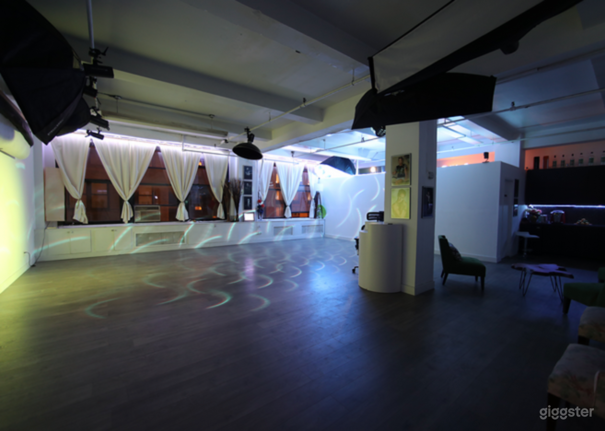Spacious Modern Studio Photo 4