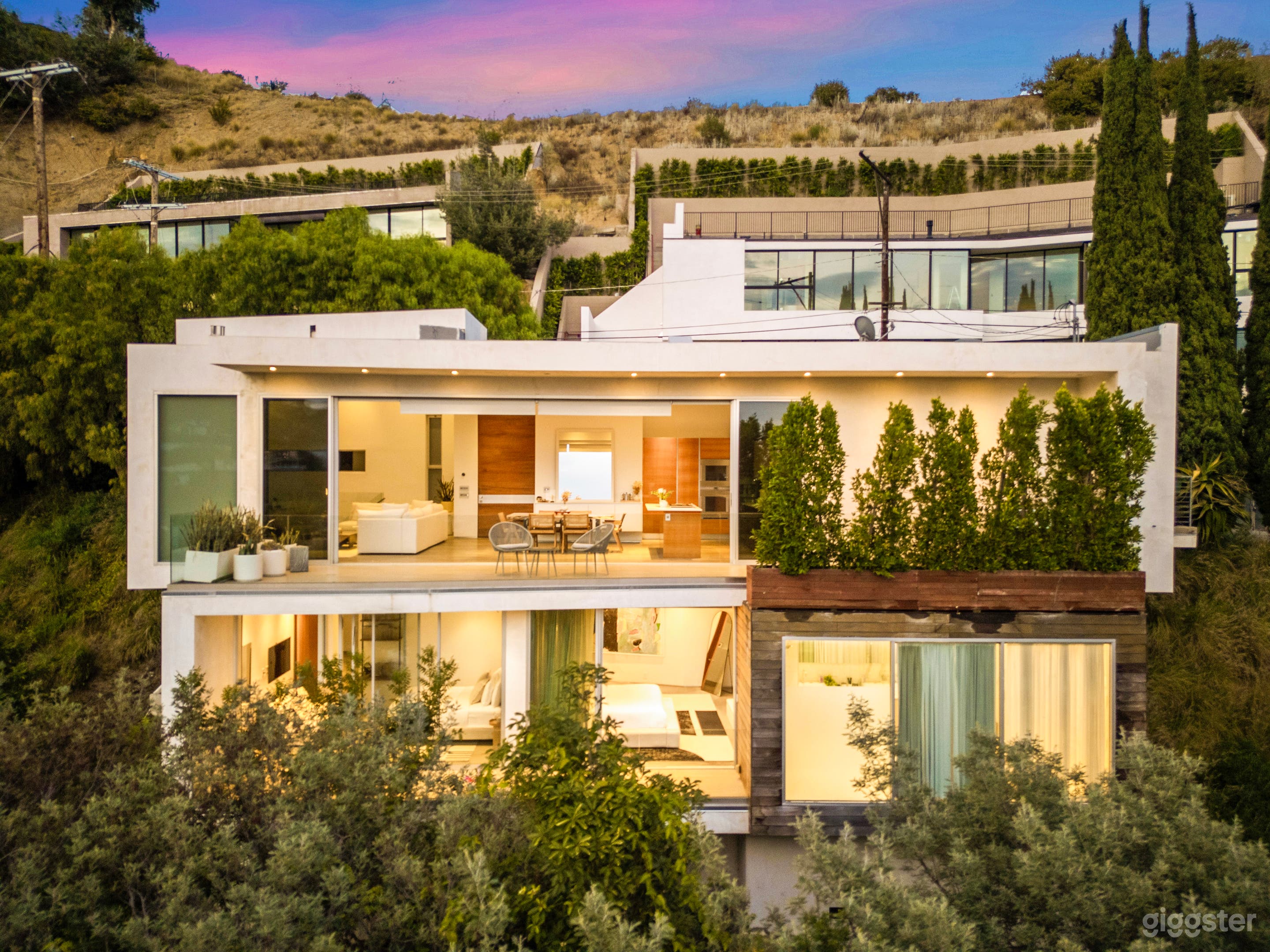 BELDEN VILLA GLASS HOUSE IN THE SKY Photo 2