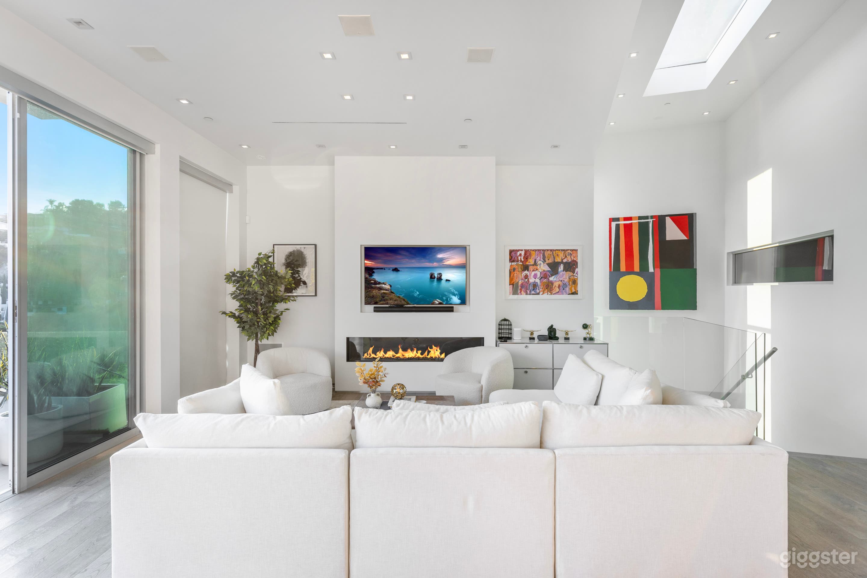 BELDEN VILLA GLASS HOUSE IN THE SKY Photo 4