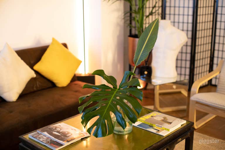  Premium Creative Studio for Photo, Podcast & Meetings 