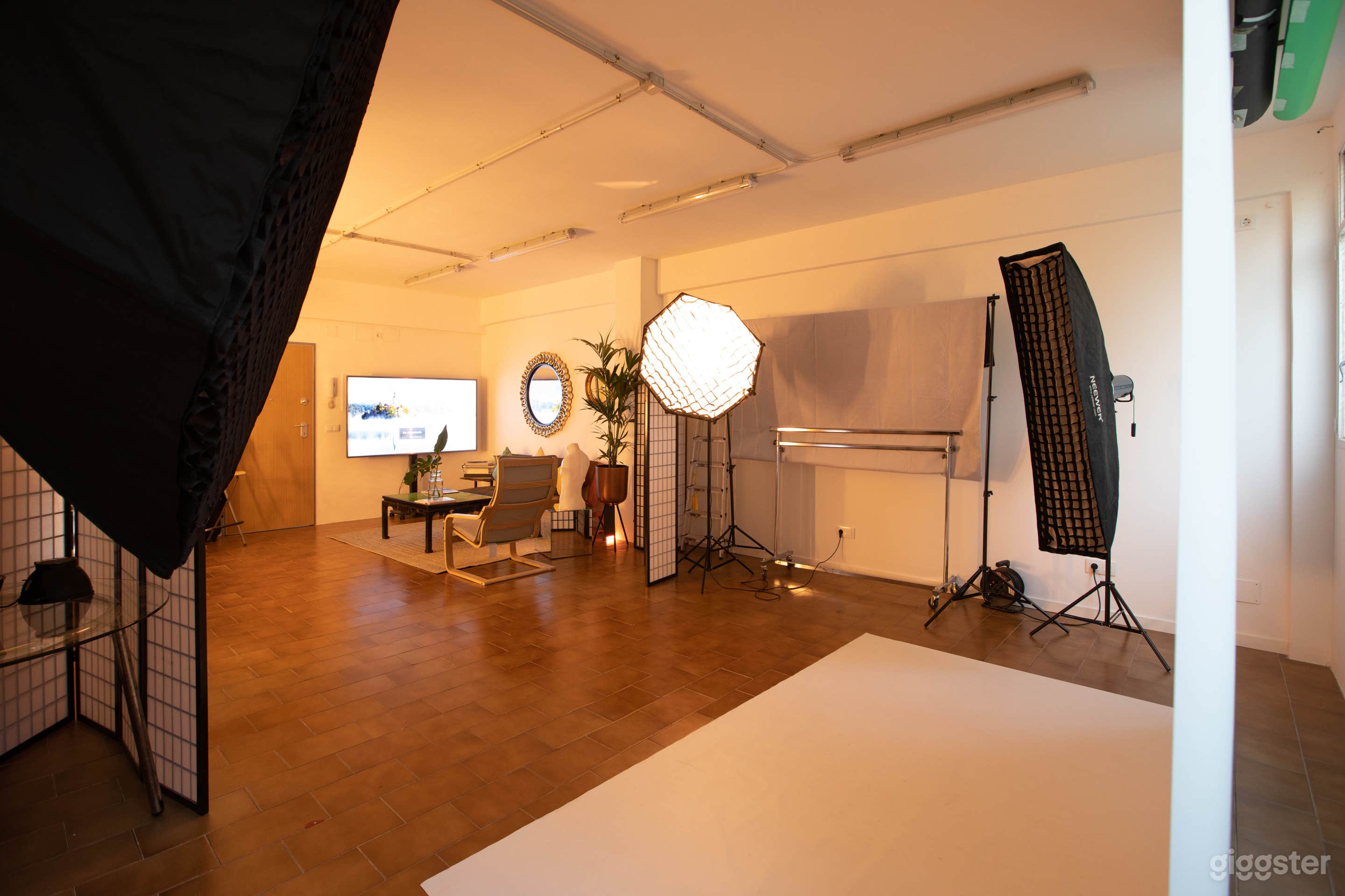 Estudio Creativo Premium para Foto, Podcast & Reuniones Foto 3