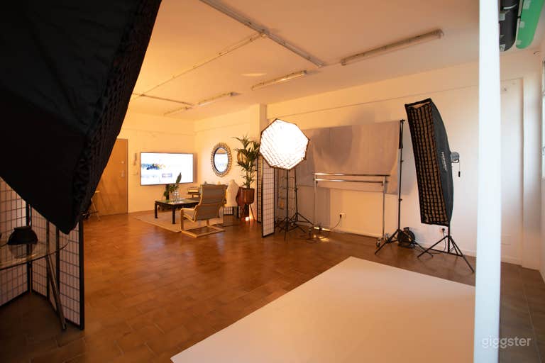  Premium Creative Studio for Photo, Podcast & Meetings 