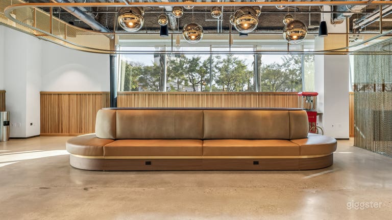  Seating area in lobby 