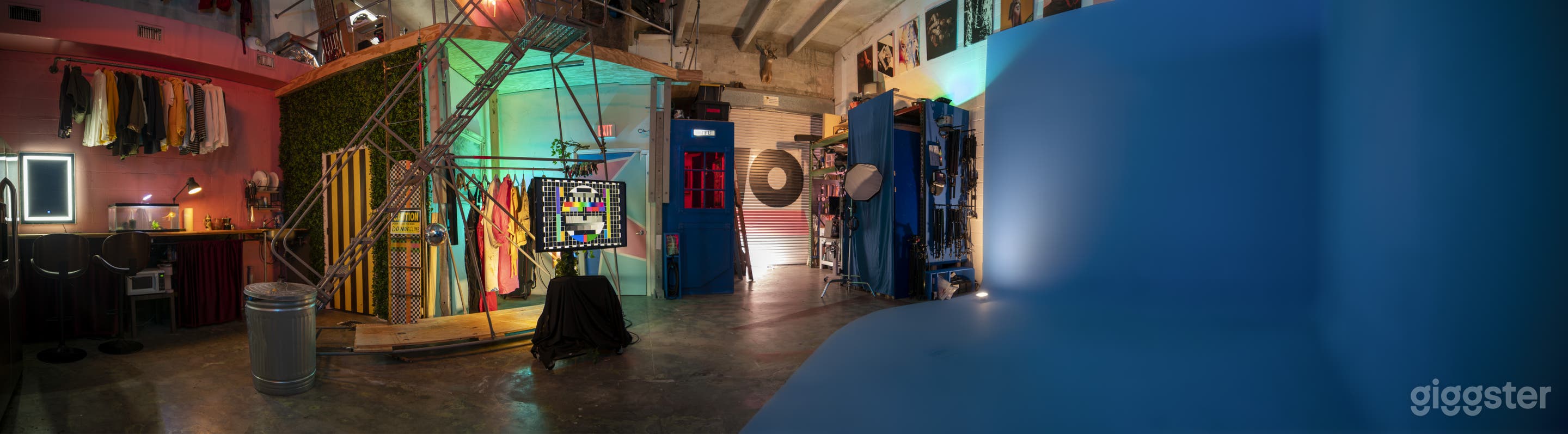 One of a Kind Creative Space featuring Blue Cyc Photo 3