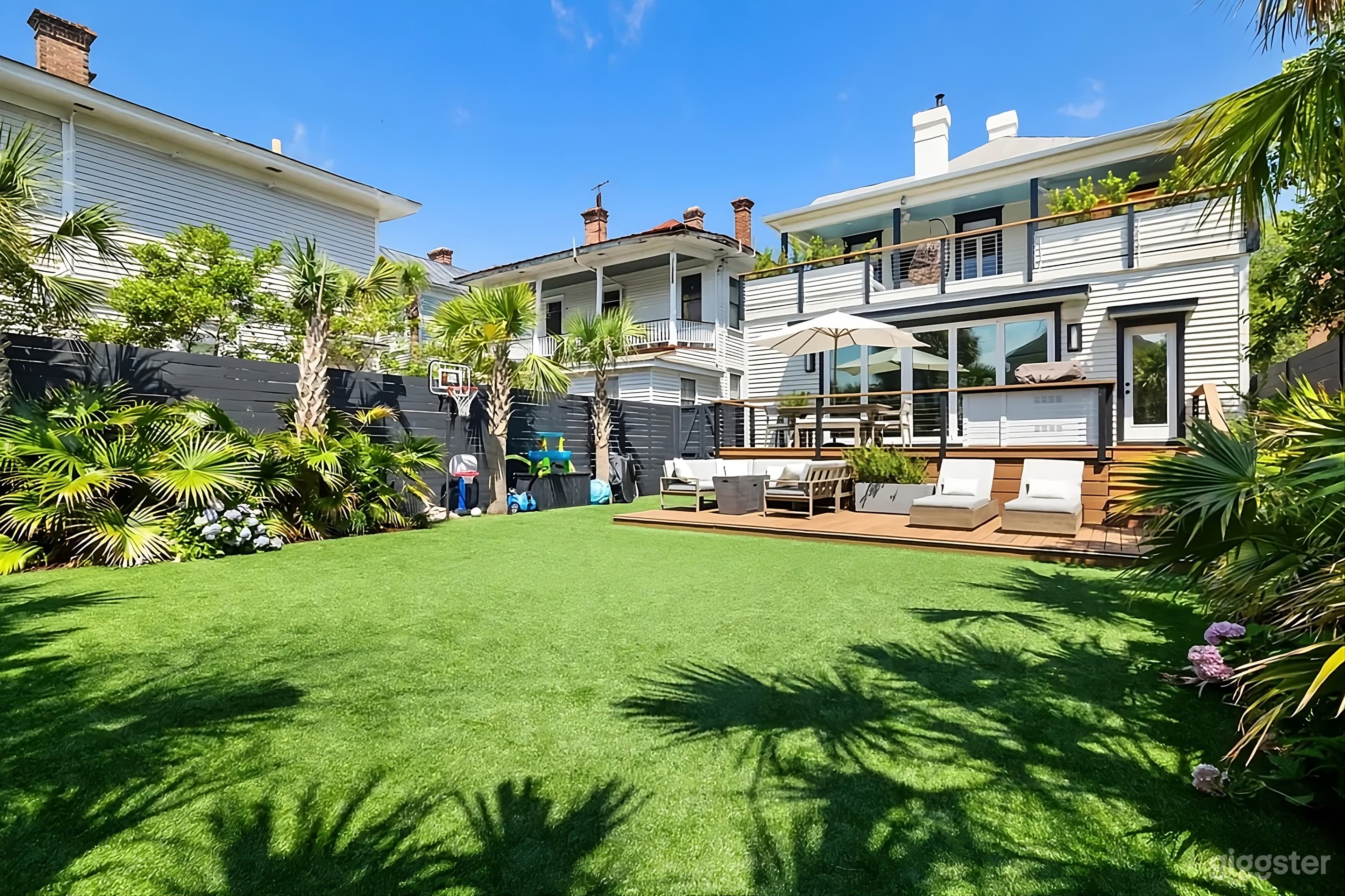 Modern Tropical Backyard Retreat Photo 1