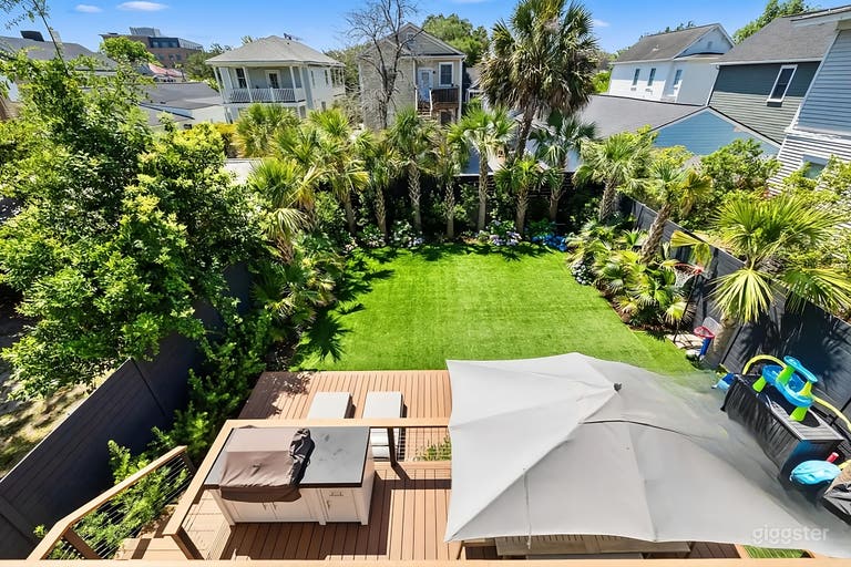  Modern Tropical Backyard Retreat 