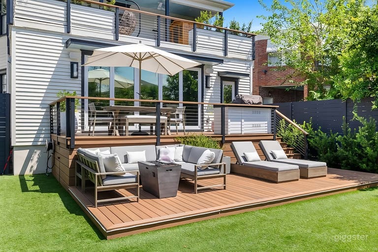  Modern Tropical Backyard Retreat 