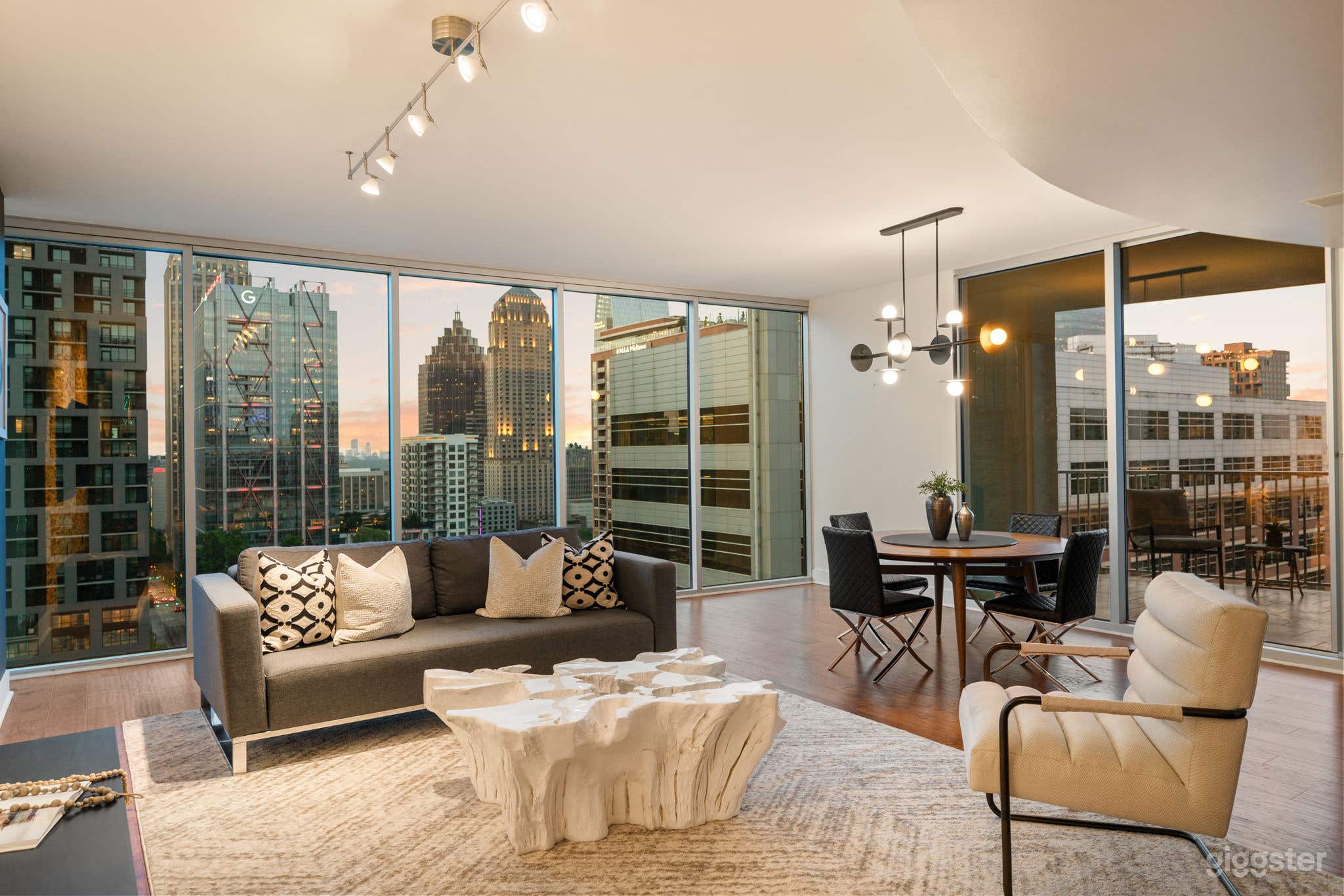 Skyline Luxury with Panoramic ATL Views Photo 4