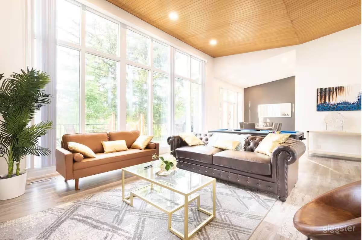 Spacious Open Concept Home Photo 1