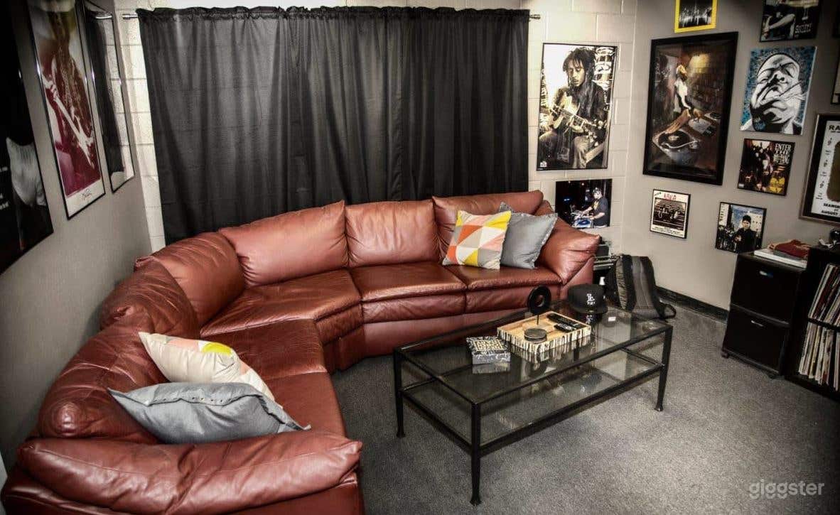 Top-of-the-Line Recording Studio Photo 3