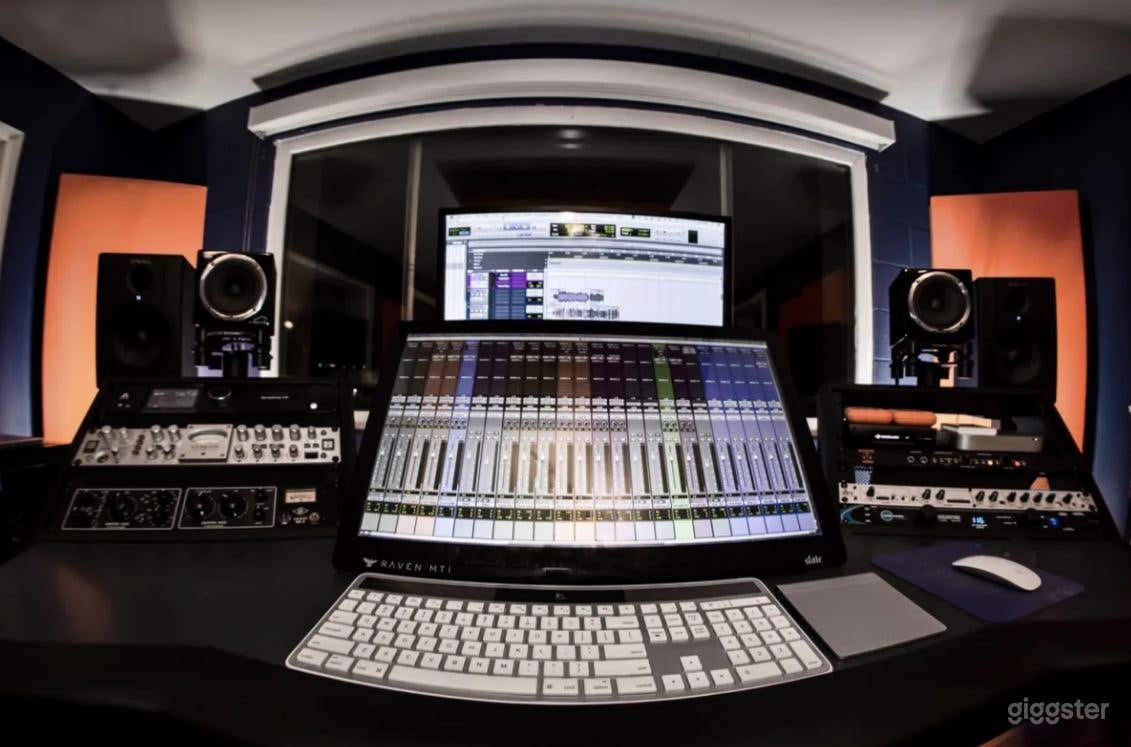 Top-of-the-Line Recording Studio Photo 4