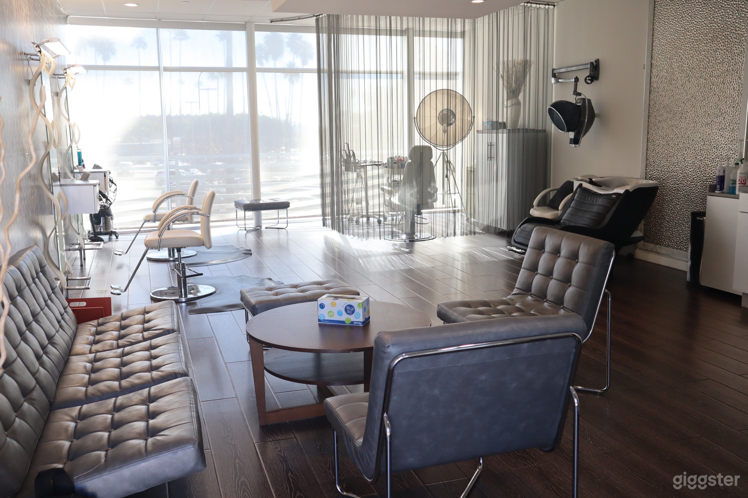 Modern Hair Salon  Photo 2