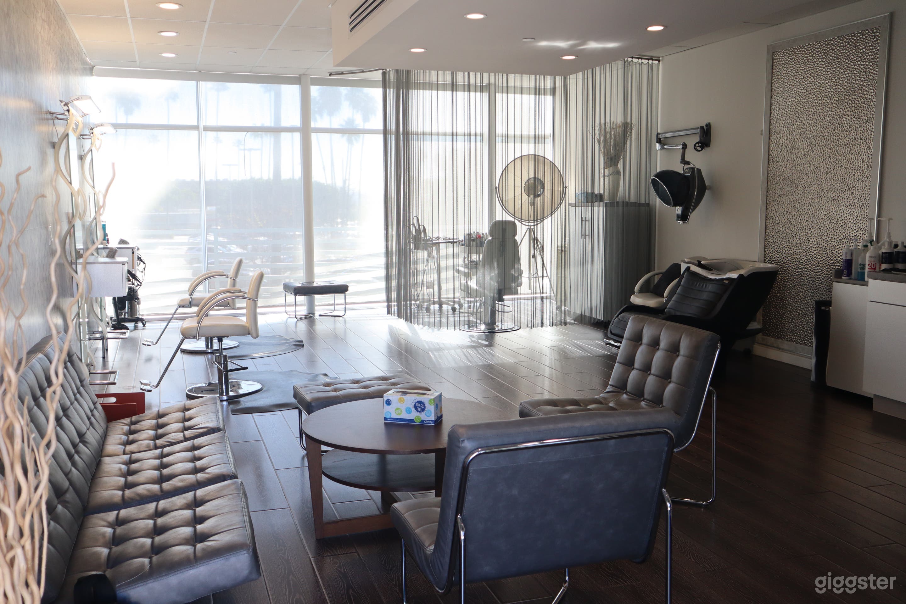 Modern Hair Salon  Photo 3