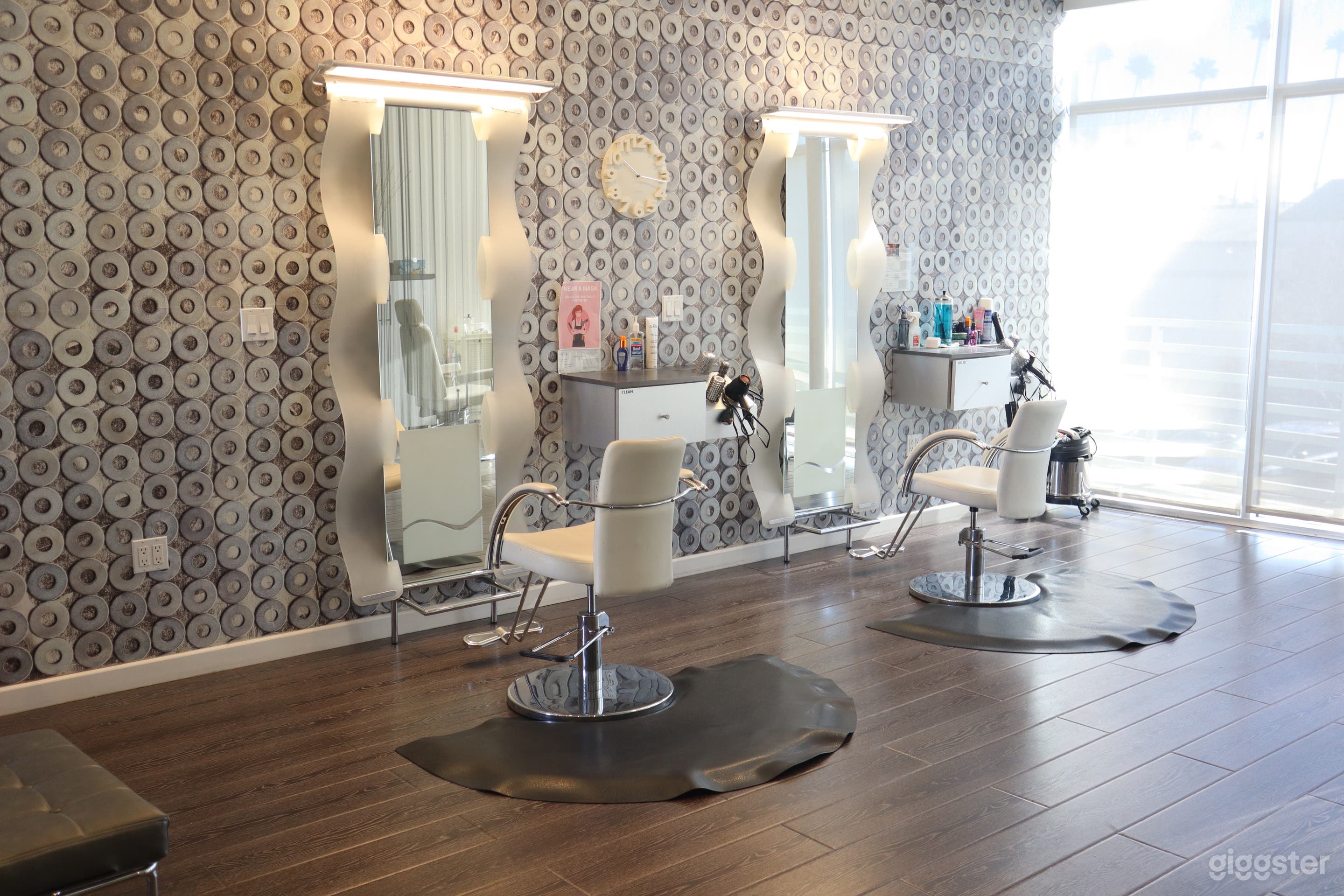 Modern Hair Salon  Photo 4